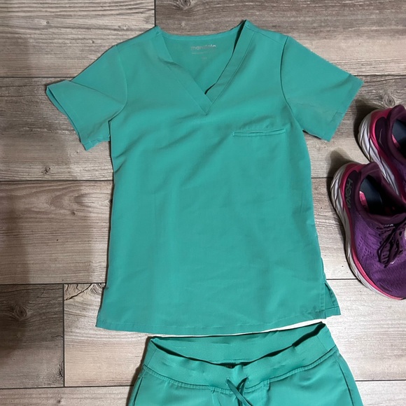 Scrub Set - Picture 4 of 7